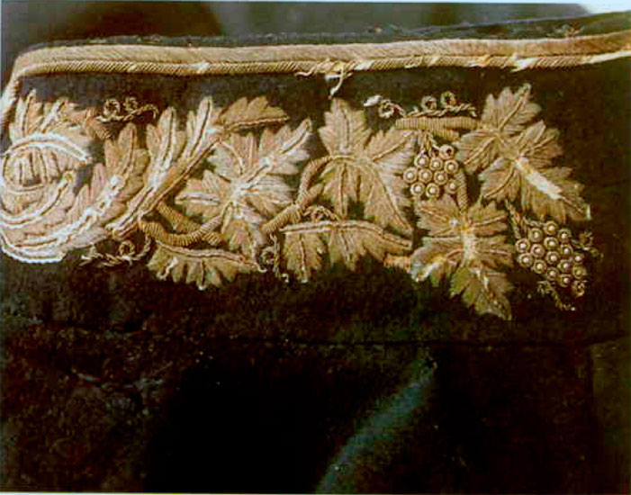 Вышивка воротника военного комиссара. Музей гусаров в Тарбе. Вышивка воротника военного комиссара